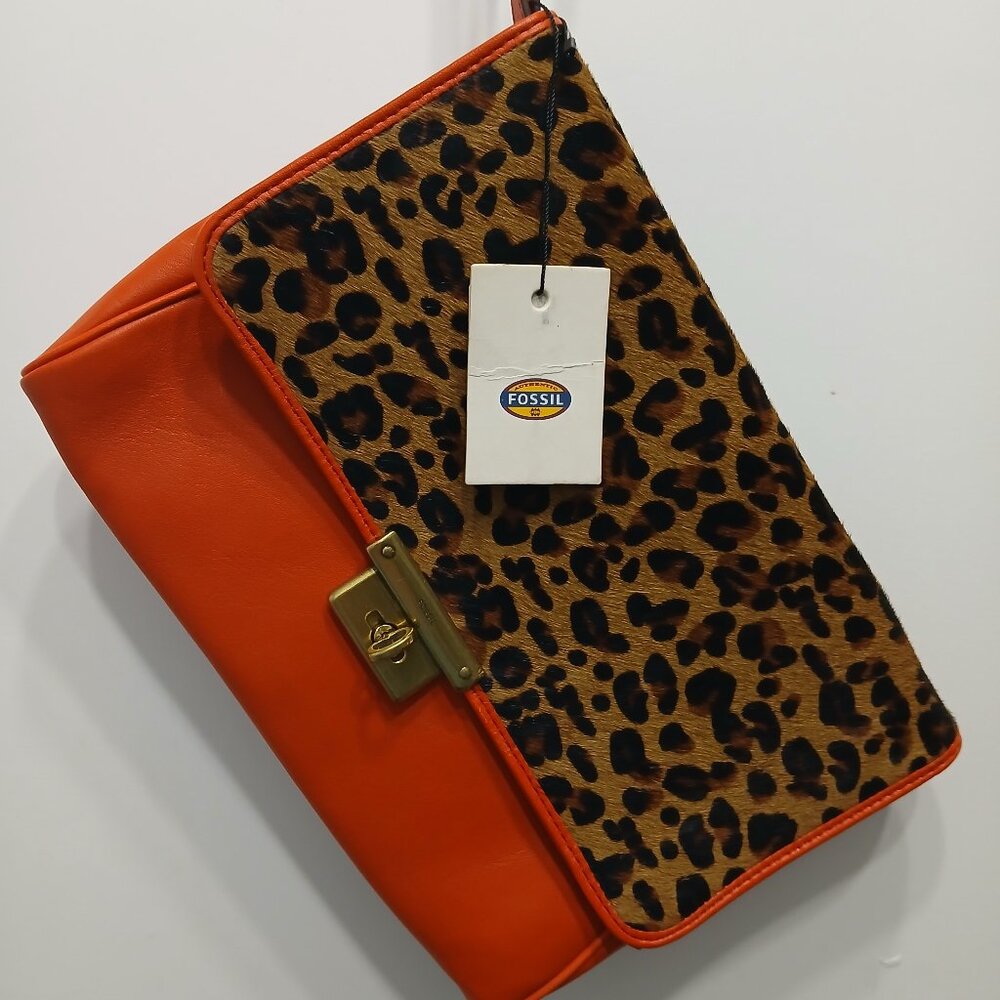 Fossil Leopard Wristlet🧡